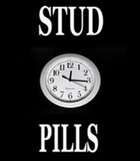  zdjęcie przedstawia zegar na czarnym tle z napisem stud pills, odnosi się do ogólnego zarysu suplementu diety jakim jest